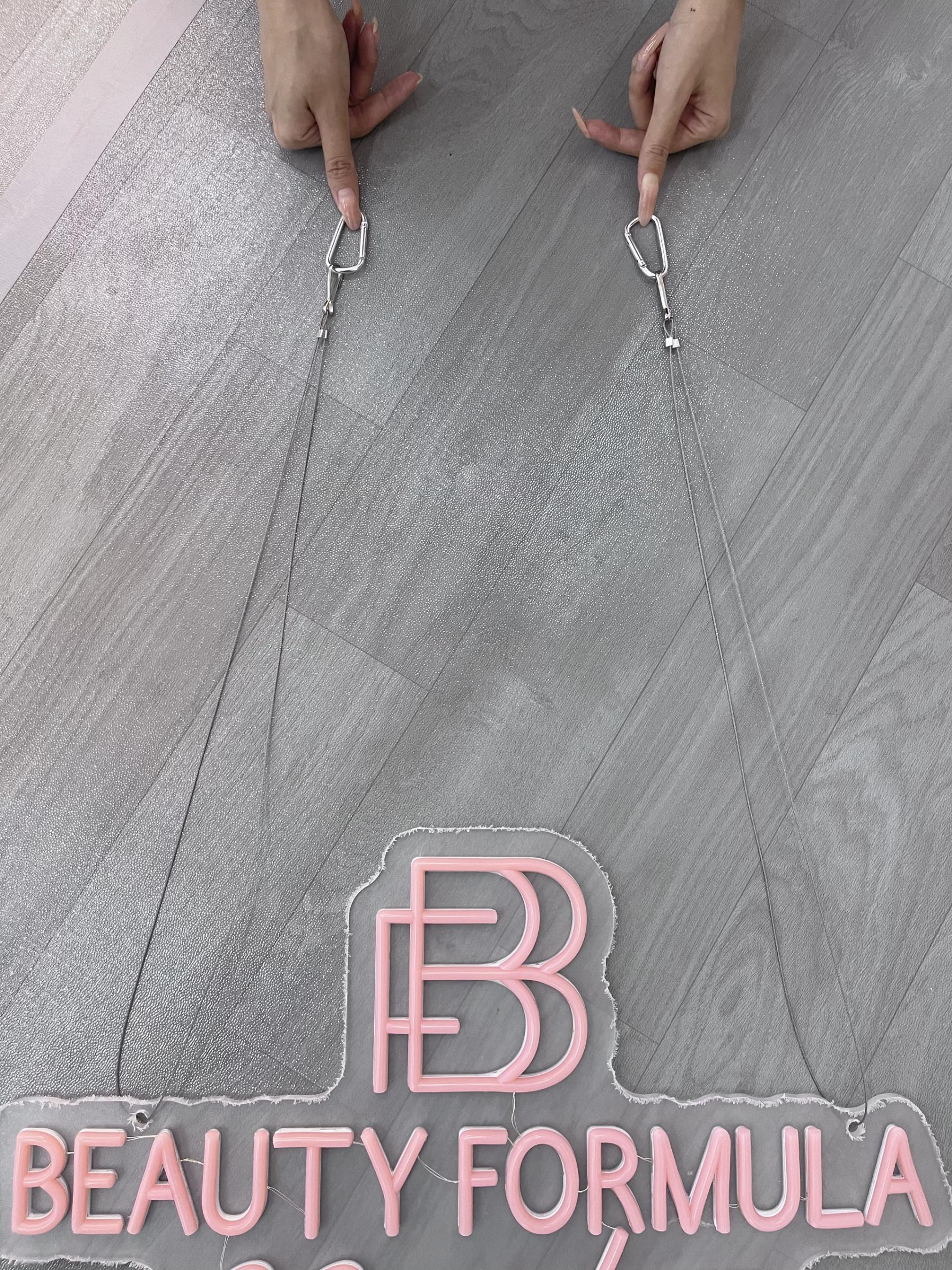 Connecting the D-shaped ring buckles to hang the neon sign